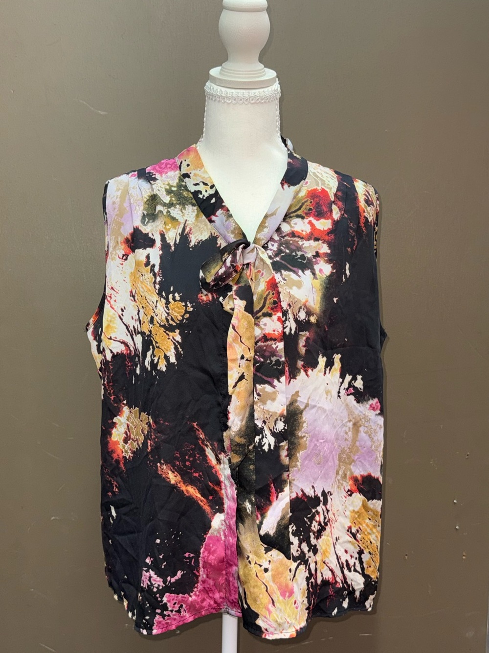 Vintage Apostrophe Black Floral Abstract Tie-Neck Sleeveless Blouse